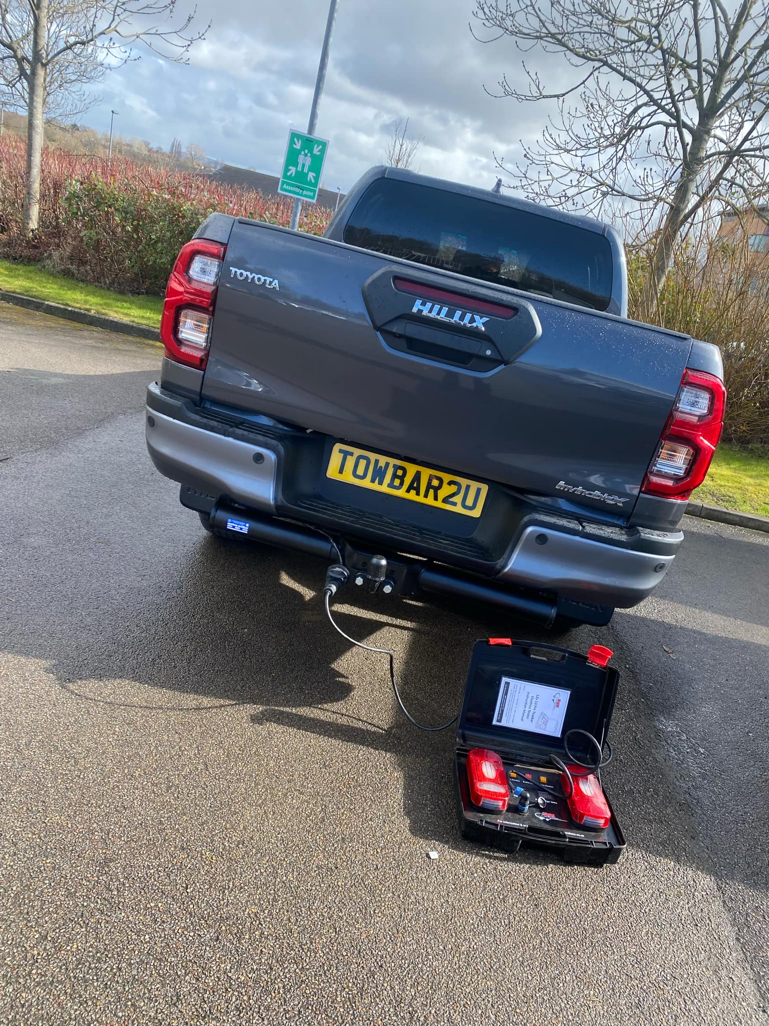 Toyota Hilux Pickup Towbar Fitting